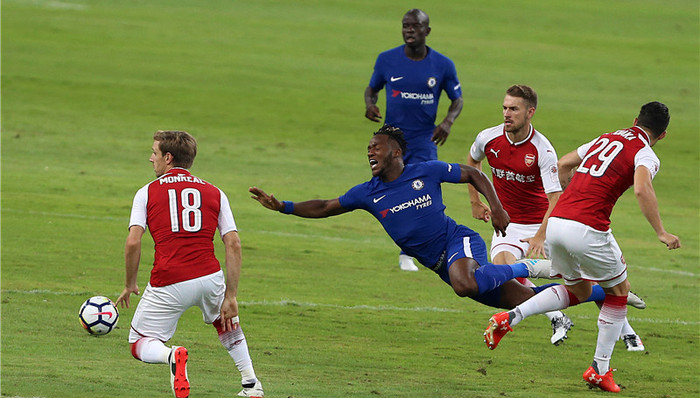  清晨那不勒斯备战社区盾，主帅复盘细节曝光，气氛紧张，纪律约束更严格