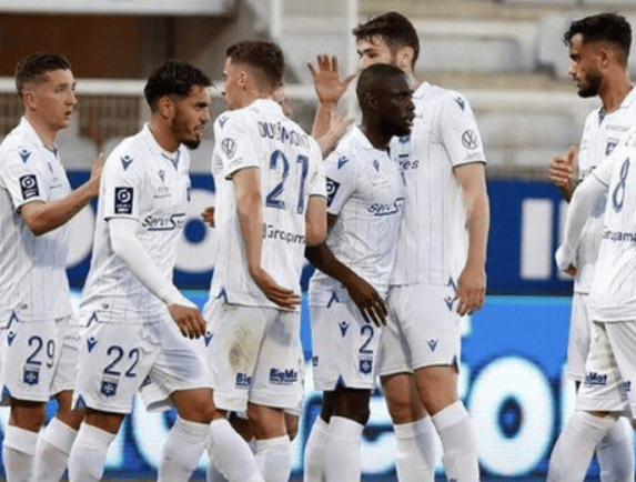 包含赛前法国杯传出新动向；北京首钢战术微调；管理层表态——底气十足；临场指挥获称赞的词条